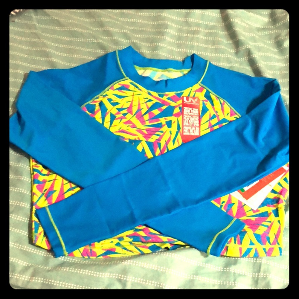 Brand new speedo cropped rash guard.